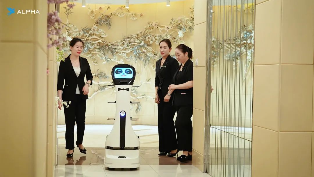 Suzhou Tongji Hotel joins hands with Panda food delivery robot to open a new chapter of smart service!